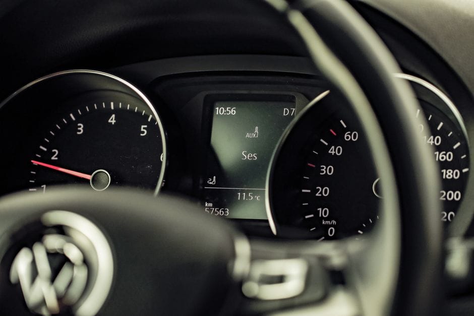 Spotřeba v reálu versus papír: proč se čísla liší