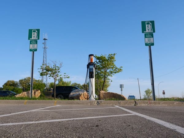 Test elektrické Tesly Model 3 po dvou letech provozu
