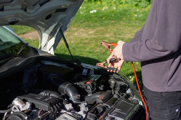Jak nastartovat auto za mrazu a šetřit přitom baterii