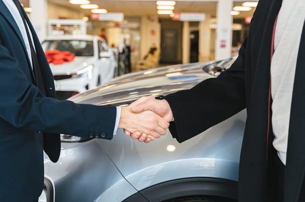 Leasing, úvěr nebo hotovost: jak v Česku dnes nejvýhodněji financovat auto
